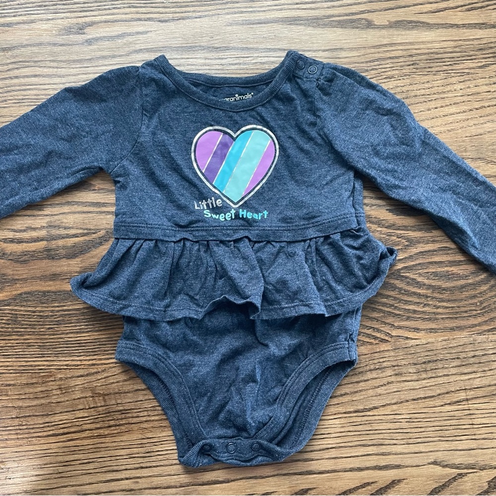 Baby girl bodysuit with ruffles